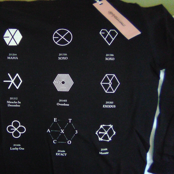 SM Entertainment Shop Long Sleeve Tee - Picture 1 of 3